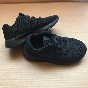 Nike Boys Tanjun 10.5C Sneaker